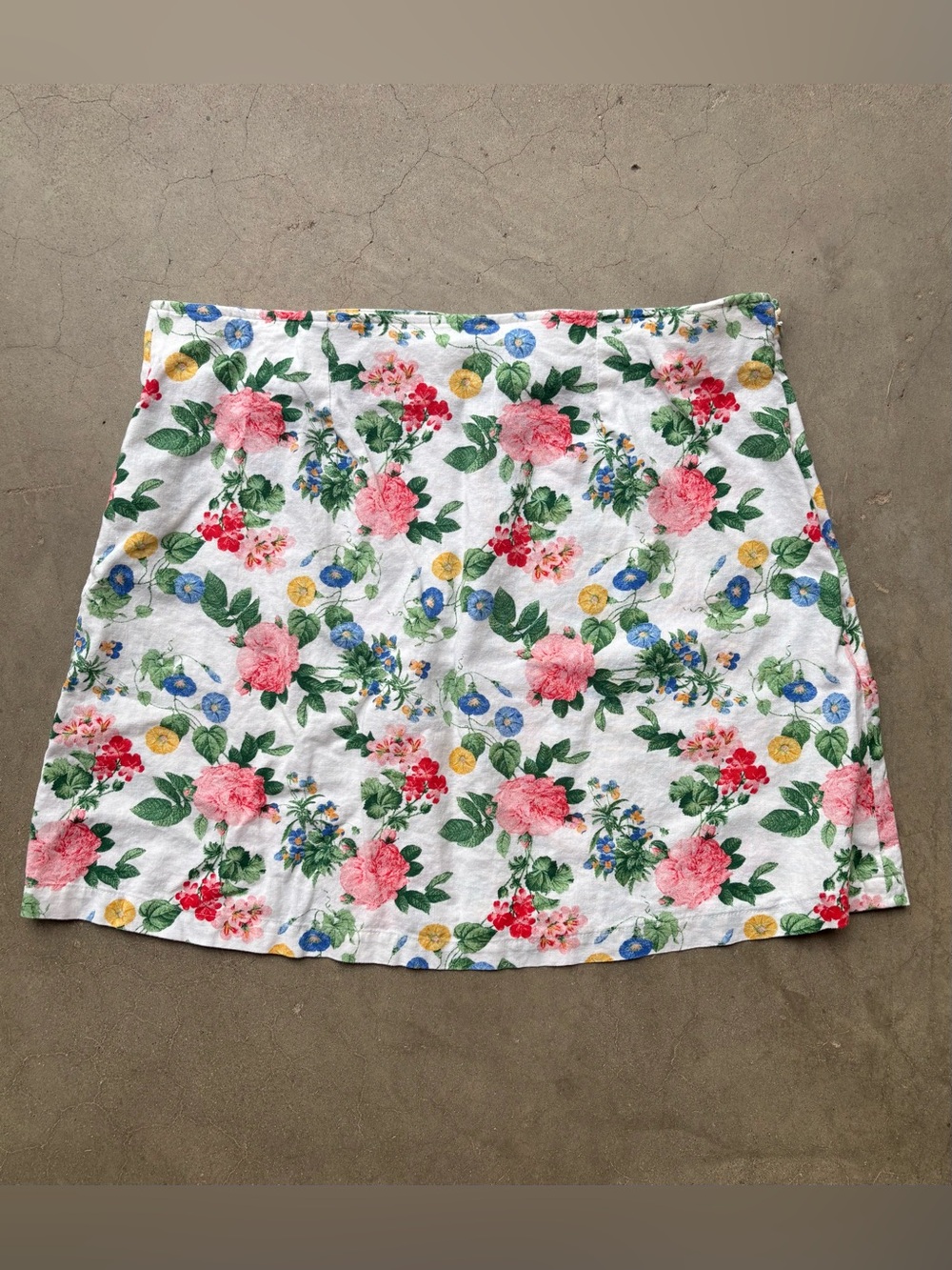 Floral linen +rayon a-line mini skirt zipper detail. Size: XL